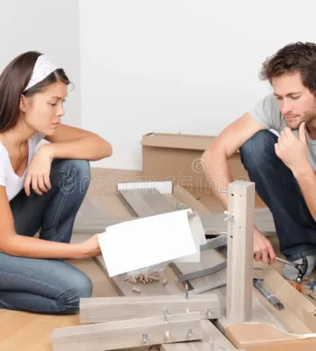 couple-moving-assembling-bed-furniture-29451641